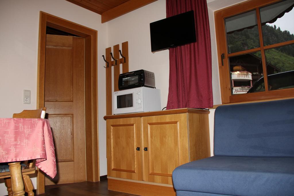 Haus Puit Mandarfen Pitztal Apartment Sankt Leonhard im Pitztal Room photo